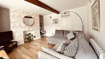 Cottage | Living area | 30-inch TV with cable channels