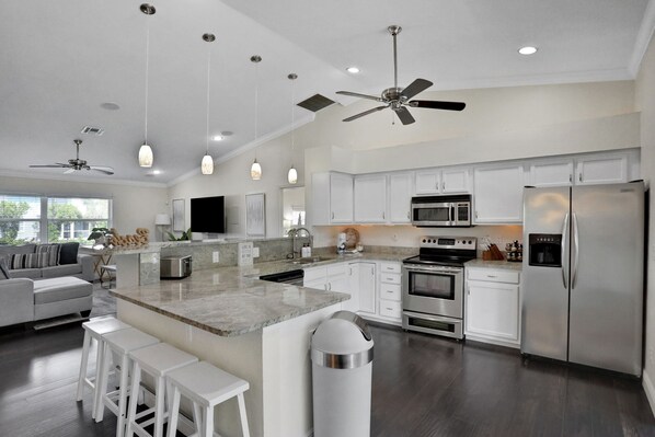 Fridge, microwave, oven, stovetop - Trendy half of a duplex near the beach with private pool and spa (Bonita Springs)