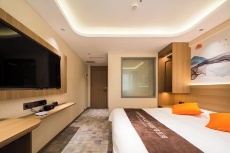 Room. Weige Hotel (Daqing East Station Xingyao Tiandi Life Center)