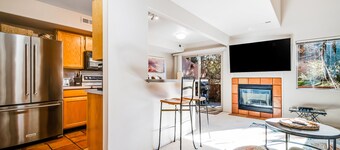 Cozy, Family-Friendly Townhouse with Free WiFi & a Seasonal Shared Pool & Spa