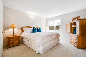 2 bedrooms, iron/ironing board, WiFi, bed sheets - Cozy, Family-Friendly Townhouse with Free WiFi & a Seasonal Shared Pool & Spa (Moab)