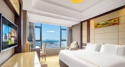 Mingzhao Hot Spring International Hotel