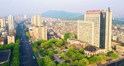 Mingzhao Hot Spring International Hotel