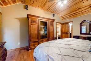 3 bedrooms, iron/ironing board, Internet, bed sheets