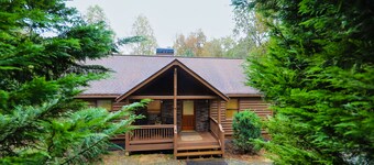 Dog-friendly Woodland home with two-sided wood fireplace, WiFi, and washer/dryer