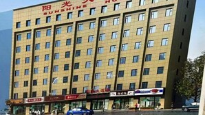 A multi-story hotel with a tiled facade and multiple windows. - Sunshine Hotel (Yuncheng Wanda Plaza Central Hospital) (Yuncheng)