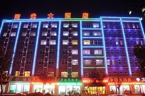 A multi-story hotel building with illuminated signage and windows. - Sunshine Hotel (Yuncheng Wanda Plaza Central Hospital) (Yuncheng)