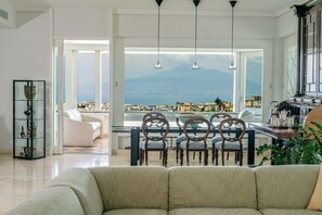 TV, fireplace, Netflix, streaming services - MyExclusiveItaly - Luxury Villa in Sorrento Coast Swimming Pool & View (Vico Equense)