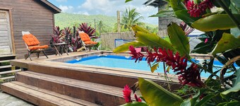 Aly's Valley Cabin, a private cabin in a village with a mountain view.
