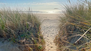 Am Strand, Liegestühle, Strandtücher