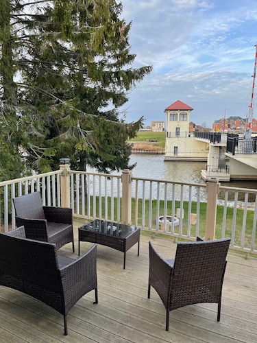 East River Retreat, WATERFRONT+ Fire Pit+Pet friendly