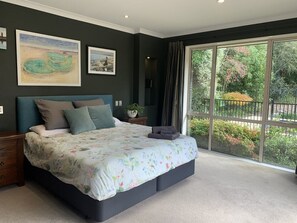 5 bedrooms, WiFi, bed sheets - Luxurious house, private heated pool - 4km from Hagley Park (Christchurch)