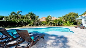 Outdoor pool, a heated pool - 5 miles from Anna Maria IslandI! Heated pool! Game room and HUGE private yard! (Bradenton)