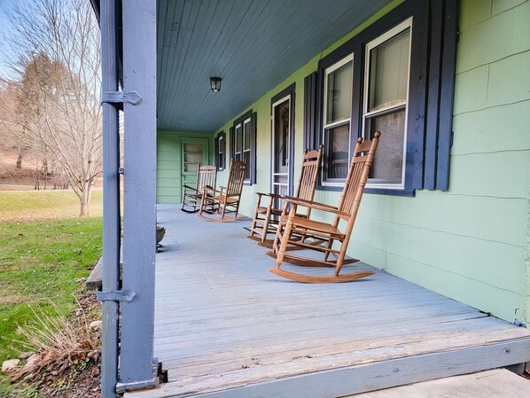 Terrace/patio - New River Cottage (Crumpler)