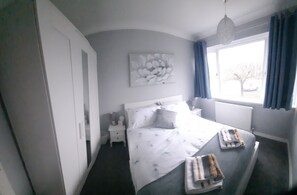 3 soverom, strykejern/-brett, wi-fi og sengetøy