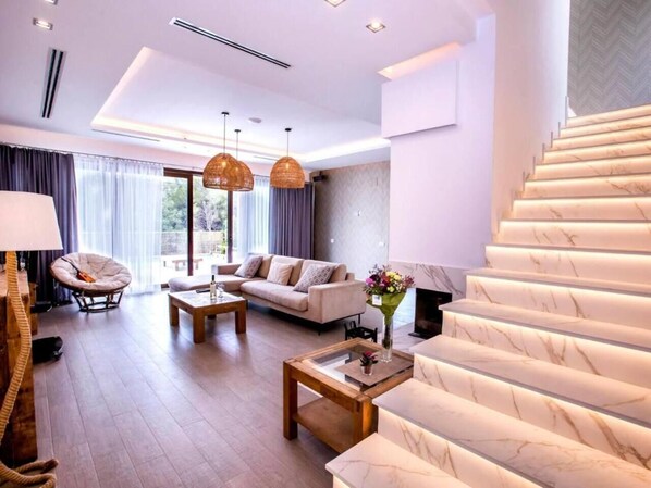 TV, fireplace, stereo - Charming 4-Bed House in Javea - Montgo Park (Xàbia)