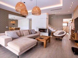 TV, fireplace, stereo - Charming 4-Bed House in Javea - Montgo Park (Xàbia)