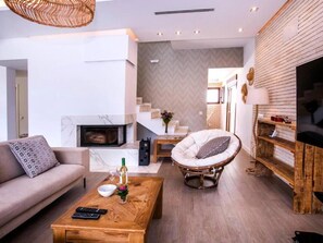 TV, fireplace, stereo - Charming 4-Bed House in Javea - Montgo Park (Xàbia)