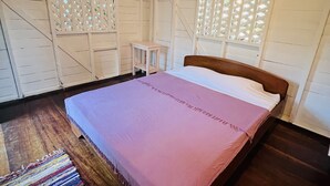 Private Matrimonial - Shared bathroom | Bed sheets - Hotel Puerto Viejo (Cahuita)