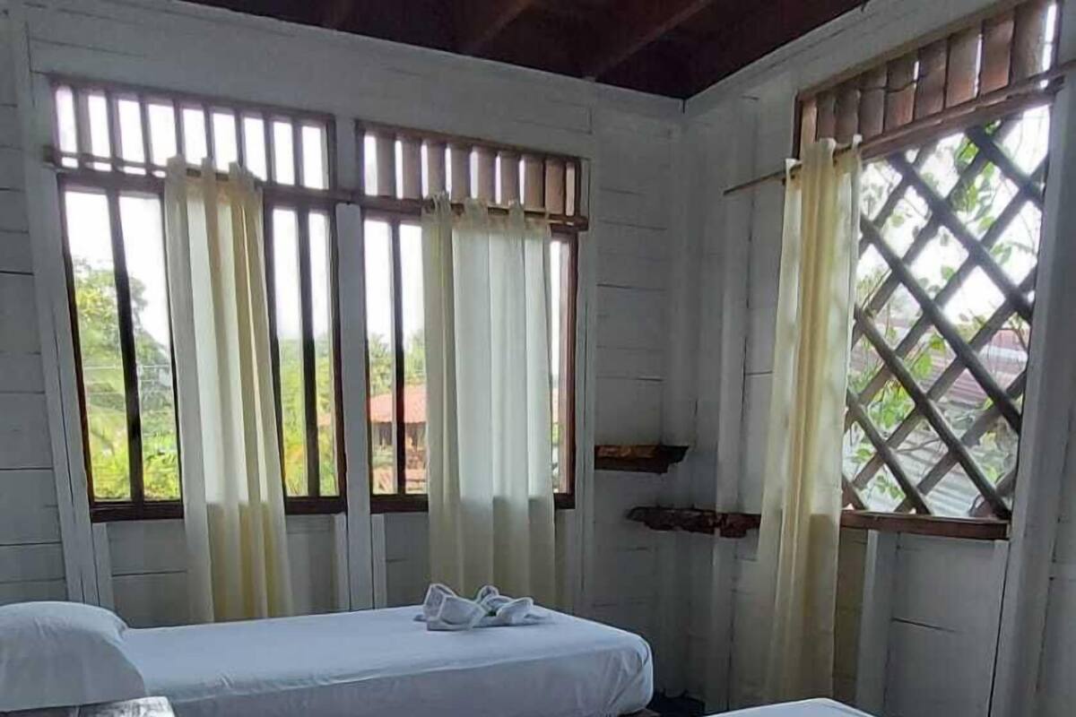 Private 2 Singles w/ Private Bathroom
