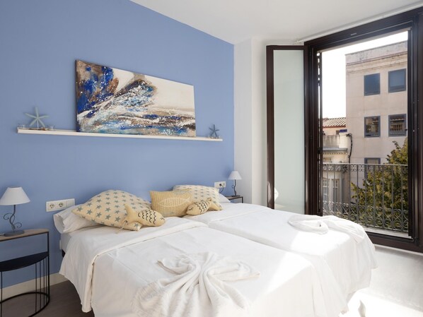 2 bedrooms, iron/ironing board, internet, bed sheets