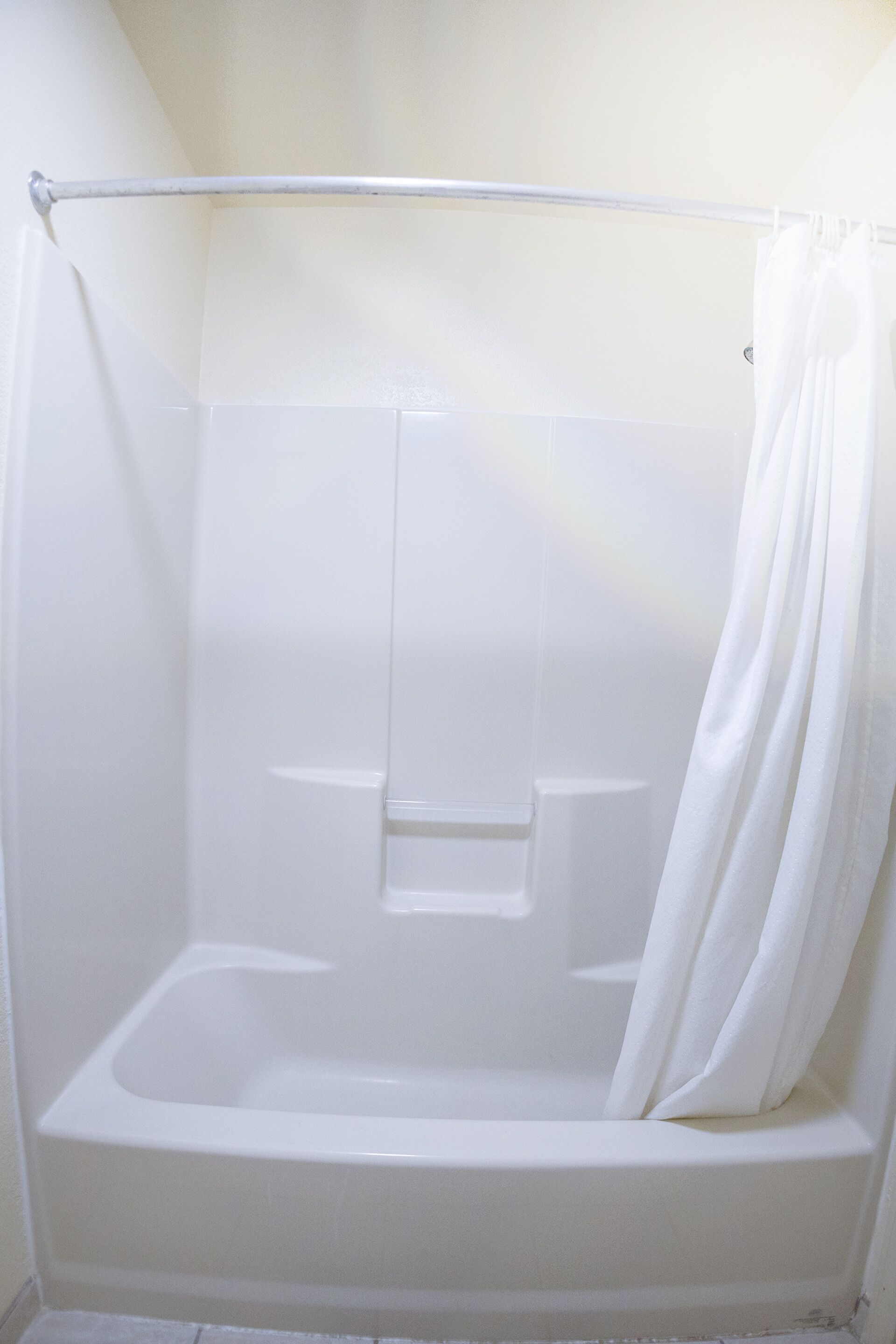 Room, 1 King Bed, Non Smoking | Bathroom