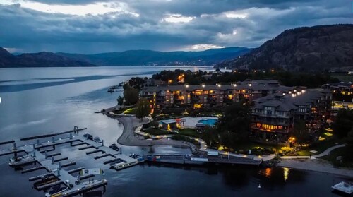 Lakeside/Poolside Suite in the Cove Resort!