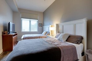 2 bedrooms, iron/ironing board, free WiFi, bed sheets