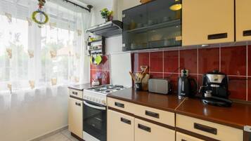 Kühlschrank, Mikrowelle, Ofen, Geschirrspüler
