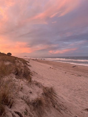 Beach nearby, sun-loungers, beach towels