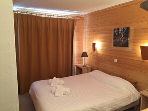 5 chambres, fer et planche à repasser, Wi-Fi gratuit, draps fournis