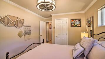 2 habitaciones, escritorio, internet y ropa de cama