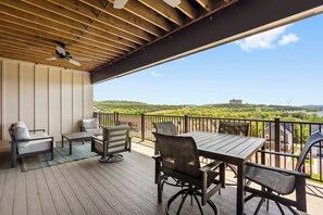 Outdoor dining - Lakeview Luxury • 3BR Majestic Condo • Sleeps 10 • Sunroom + Balcony (Branson)