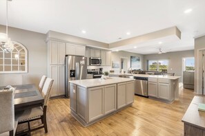 Dining - Lakeview Luxury • 3BR Majestic Condo • Sleeps 10 • Sunroom + Balcony (Branson)