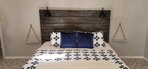 3 habitaciones, escritorio, tabla de planchar con plancha y wifi gratis