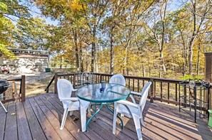 Outdoor dining - Haven in the Woods w/ 150 Acres, 2 Ponds (Saint Elmo)