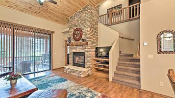 TV, fireplace, DVD player, books