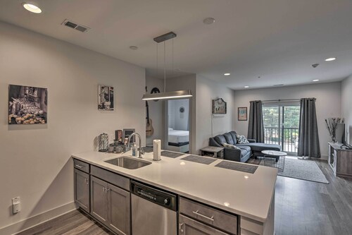 Modern Nashville Condo: 7 Mi to Downtown!