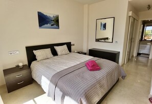 3 soverom, strykejern/-brett, wi-fi (inkludert) og sengetøy