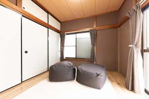 1 habitación, espacio para trabajar con laptop y wifi gratis