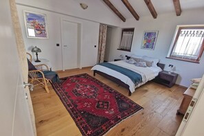 3 bedrooms, WiFi, bed sheets - Holiday home for 6 in medieval Bale (Bale)