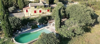 mas avec piscine et pool house