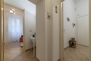 Interior - This spacious 55sqm apartment with four bedrooms is able to accommodate up to 8 people. Located on the first floor (with elevator not suitable for disabled) of a restored period building, the apartment overlooks the private park of Villa Albani, one of t (Roma)