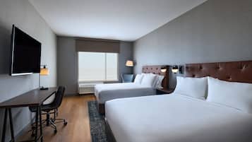 Cubrecamas, escritorio, cortinas blackout y wifi gratis