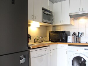 Kühlschrank, Mikrowelle, Geschirrspüler