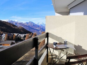 Outdoor dining - Cozy studio in Risoul 1850 - 4 beds, ski-in/ski-out, parking, balcony (Risoul)