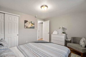 5 habitaciones, tabla de planchar con plancha y wifi gratis 