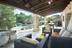 Outdoor dining - VILLA LLOBERINA - JEWEL IN THE MIDST OF NATURE (Pollensa)
