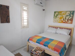 1 slaapkamer, een strijkplank/strijkijzer, gratis wifi, beddengoed