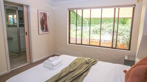 4 bedrooms, desk, iron/ironing board, free WiFi